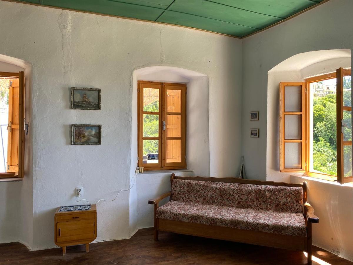 Shotgun Hostel & Guesthouse Vuno Exteriör bild